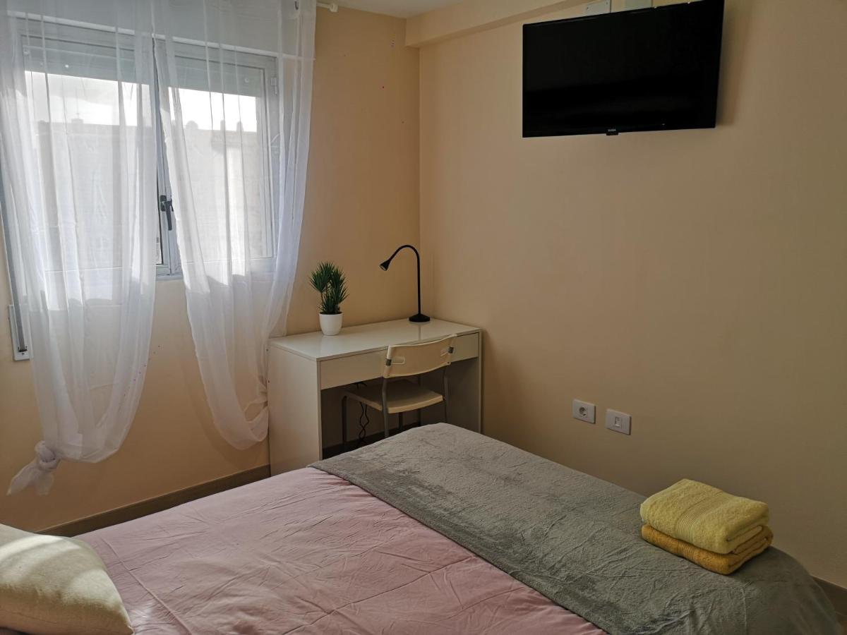 Hostal Mari En La Laguna, Alquiler Habitacion Privada En Hostal, 6 Habitaciones Cerca De La Universidad Y Aeropuerto Norte, 3 Banos Compartidos لا لاغونا المظهر الخارجي الصورة