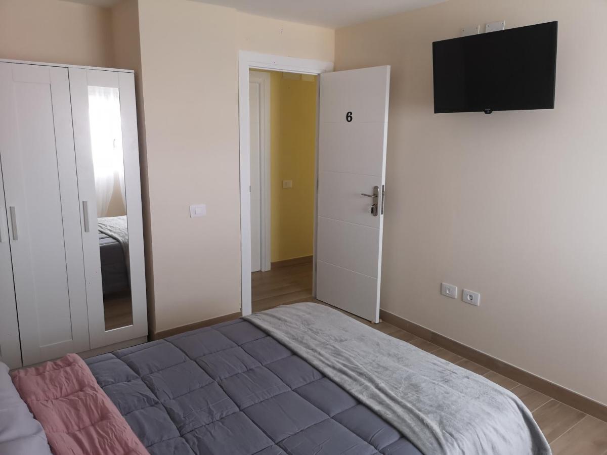 Hostal Mari En La Laguna, Alquiler Habitacion Privada En Hostal, 6 Habitaciones Cerca De La Universidad Y Aeropuerto Norte, 3 Banos Compartidos لا لاغونا المظهر الخارجي الصورة