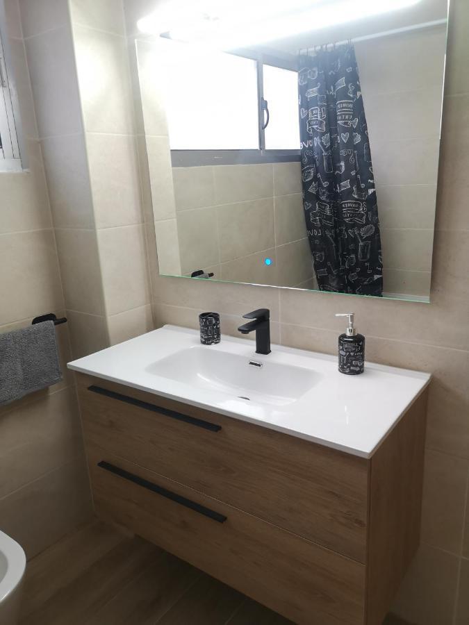 Hostal Mari En La Laguna, Alquiler Habitacion Privada En Hostal, 6 Habitaciones Cerca De La Universidad Y Aeropuerto Norte, 3 Banos Compartidos لا لاغونا المظهر الخارجي الصورة