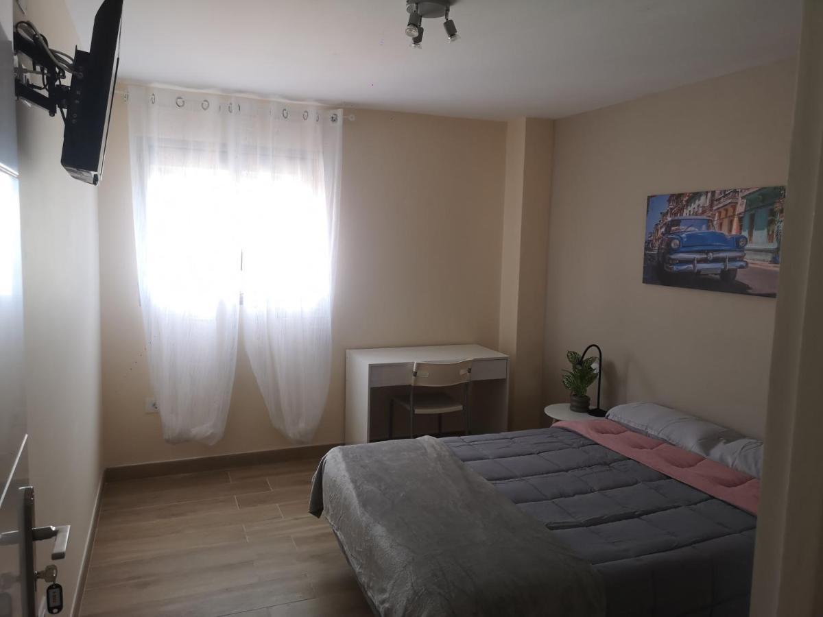 Hostal Mari En La Laguna, Alquiler Habitacion Privada En Hostal, 6 Habitaciones Cerca De La Universidad Y Aeropuerto Norte, 3 Banos Compartidos لا لاغونا المظهر الخارجي الصورة