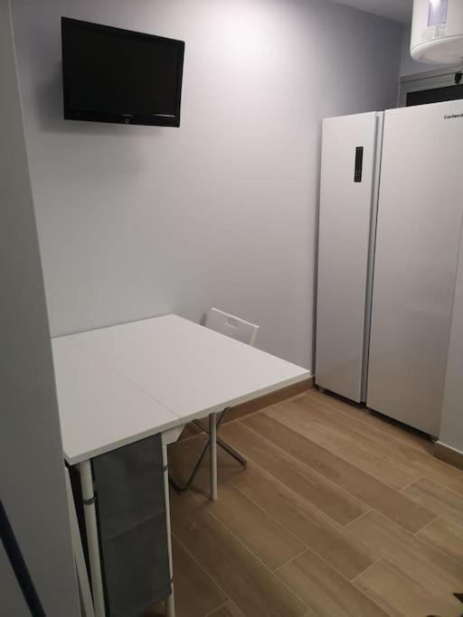 Hostal Mari En La Laguna, Alquiler Habitacion Privada En Hostal, 6 Habitaciones Cerca De La Universidad Y Aeropuerto Norte, 3 Banos Compartidos لا لاغونا المظهر الخارجي الصورة