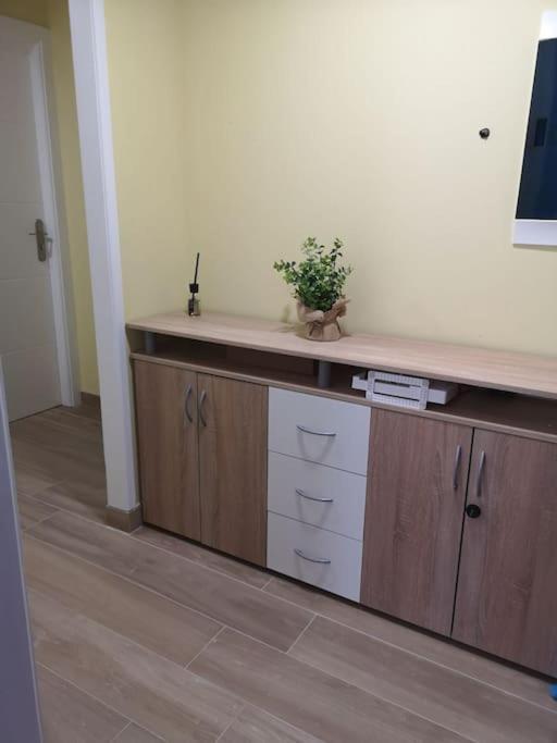Hostal Mari En La Laguna, Alquiler Habitacion Privada En Hostal, 6 Habitaciones Cerca De La Universidad Y Aeropuerto Norte, 3 Banos Compartidos لا لاغونا المظهر الخارجي الصورة