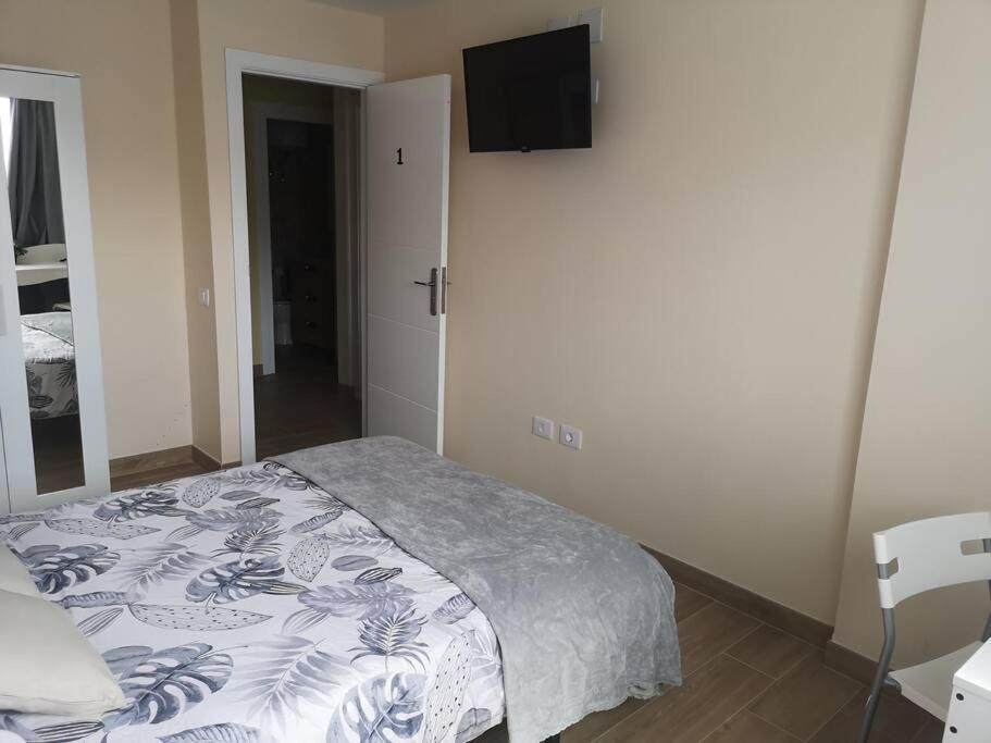 Hostal Mari En La Laguna, Alquiler Habitacion Privada En Hostal, 6 Habitaciones Cerca De La Universidad Y Aeropuerto Norte, 3 Banos Compartidos لا لاغونا المظهر الخارجي الصورة