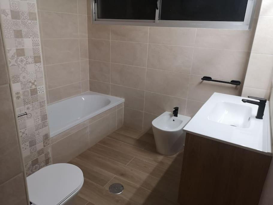 Hostal Mari En La Laguna, Alquiler Habitacion Privada En Hostal, 6 Habitaciones Cerca De La Universidad Y Aeropuerto Norte, 3 Banos Compartidos لا لاغونا المظهر الخارجي الصورة